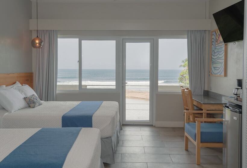 Mirasurf Hotel & Waves