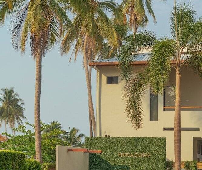 Mirasurf Hotel & Waves