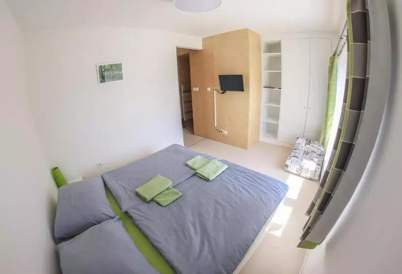 Majatalo Penzion Tsport