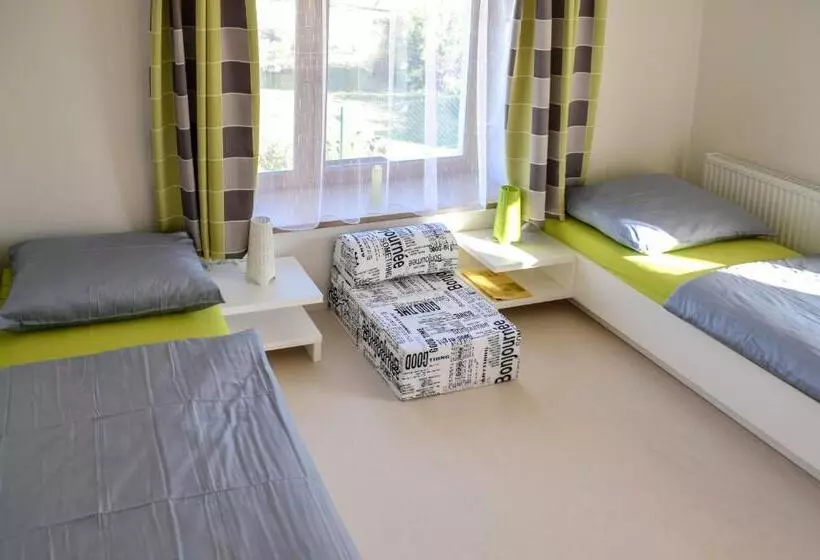 Majatalo Penzion Tsport