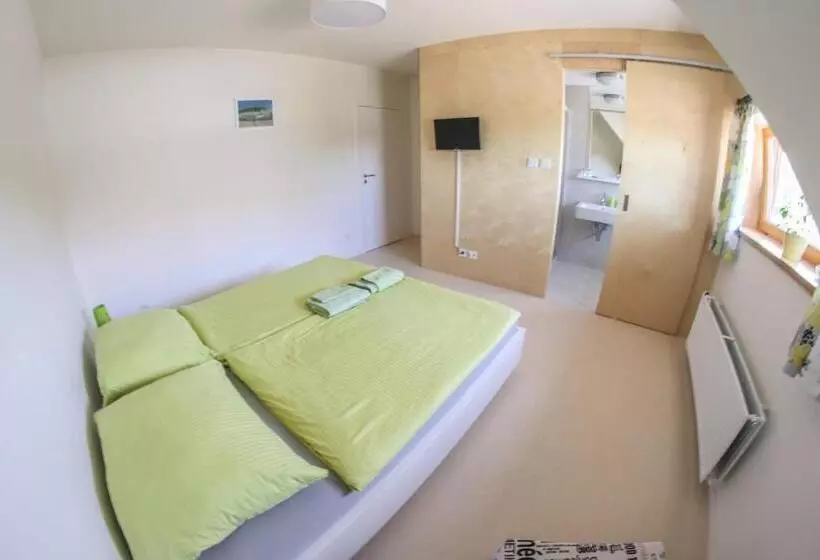 Majatalo Penzion Tsport