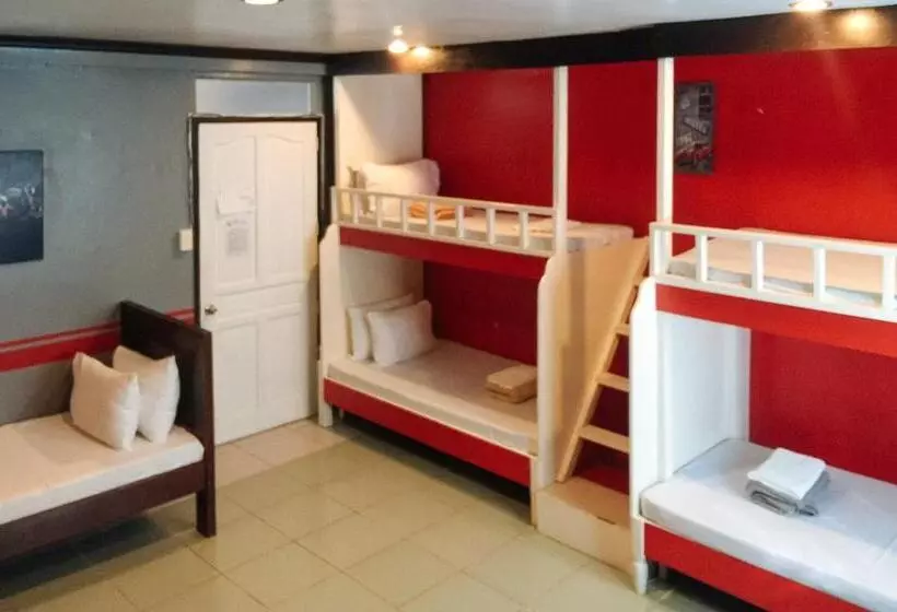 Reddoorz @ Hotel Dian Aparri