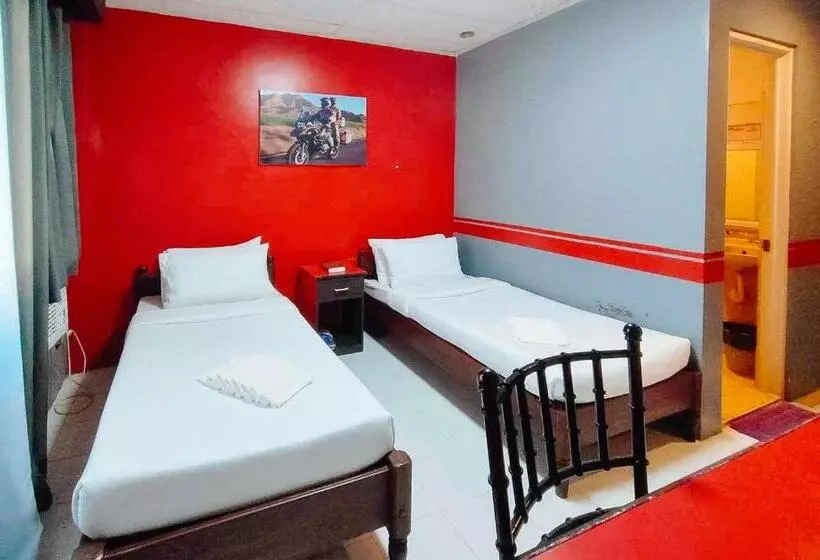 Reddoorz @ Hotel Dian Aparri