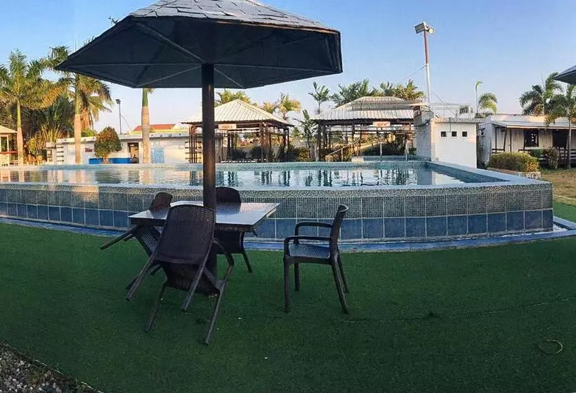 Reddoorz @ Hotel Dian Aparri