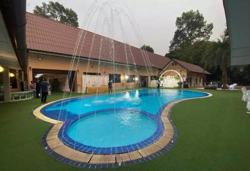 Hotelli Banna Resort