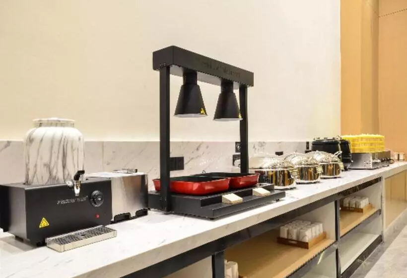 Hotelli City Comfort Inn Jingmen Shayang Hongsen New World