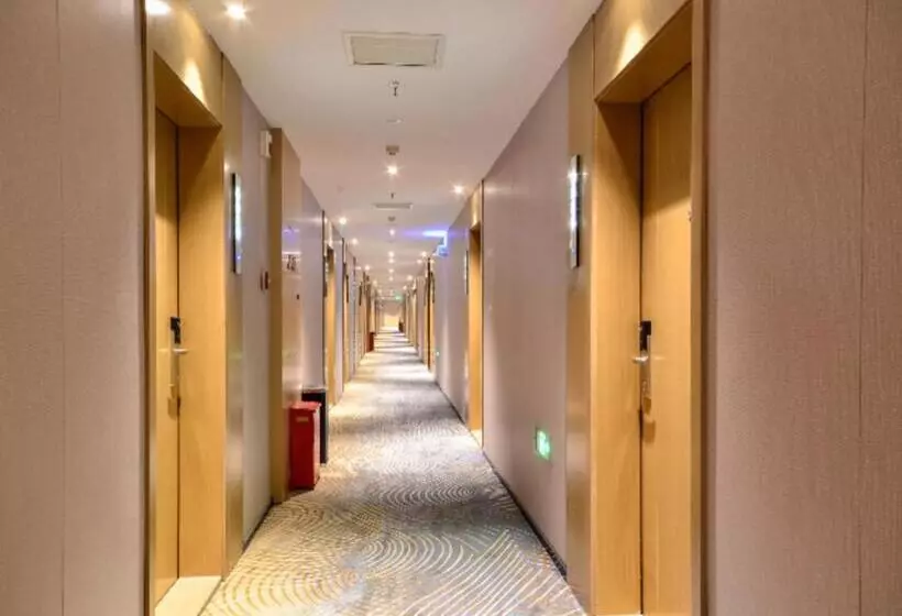 Hotelli City Comfort Inn Jingmen Shayang Hongsen New World