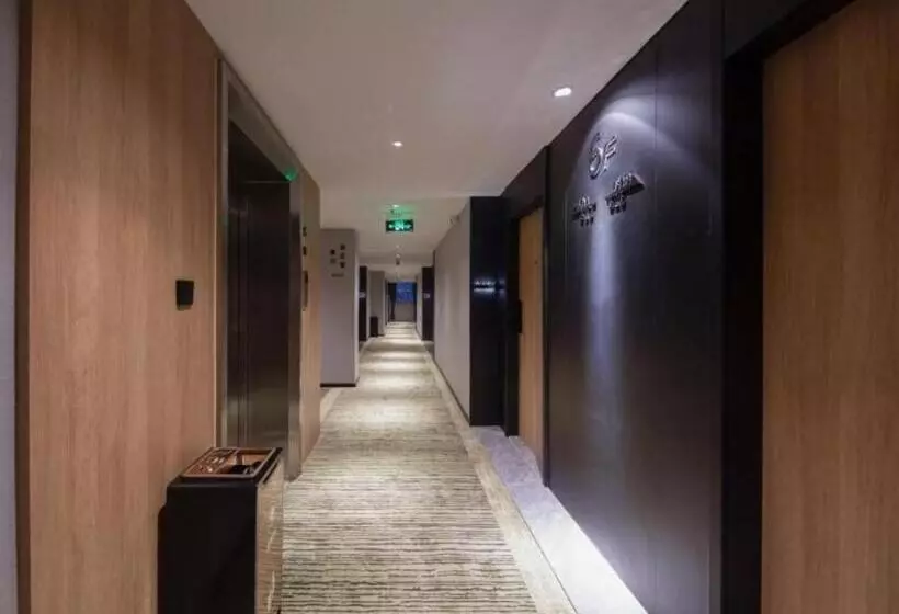 Hotelli Green Tree Inn Jiaxing Haining Leather City