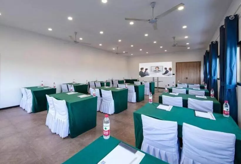 Hotelli Green Tree Inn Jiaxing Haining Leather City
