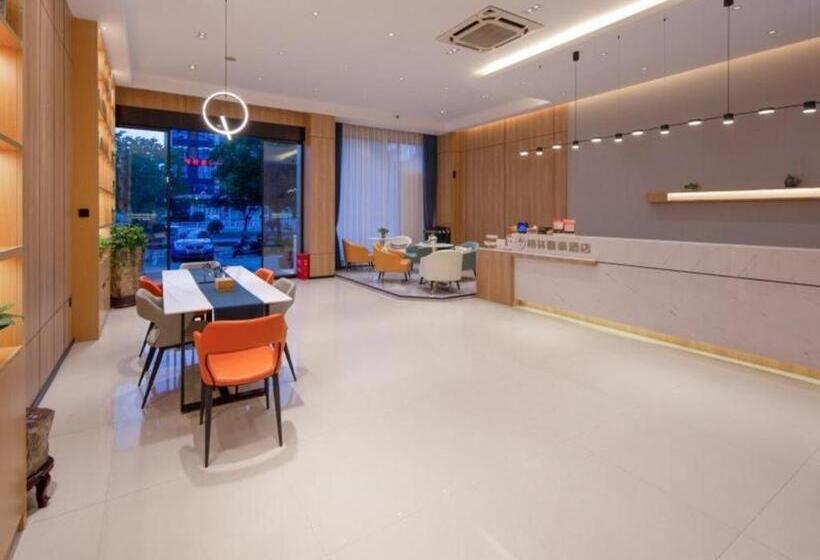 Hotelli Green Tree Inn Jiaxing Haining Leather City