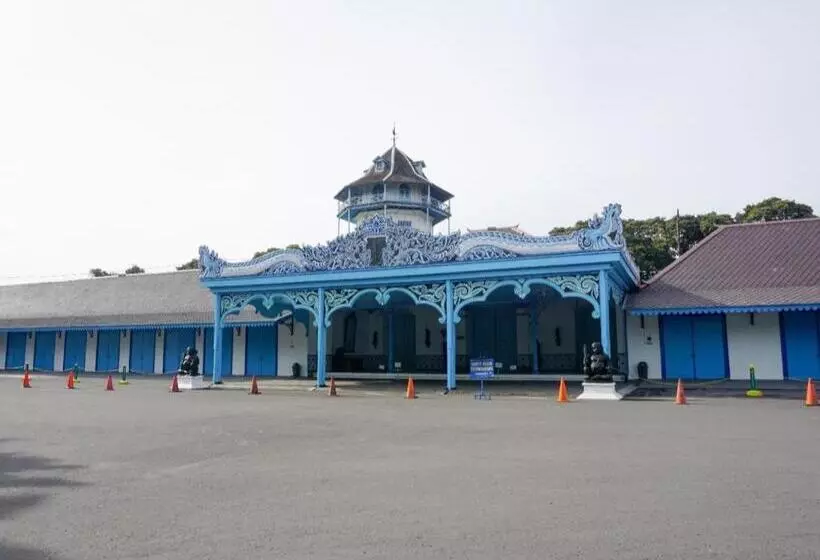 Hotelli Urbanview Syariah Wisma Nabil Solo