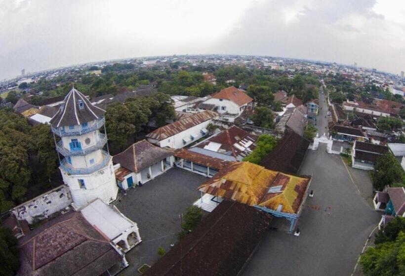 Otel Urbanview Syariah Wisma Nabil Solo