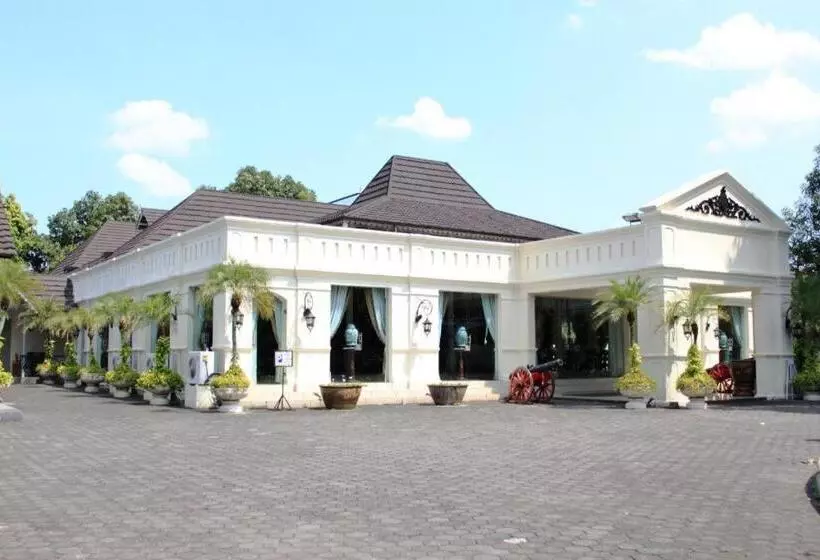 Hotelli Urbanview Syariah Wisma Nabil Solo