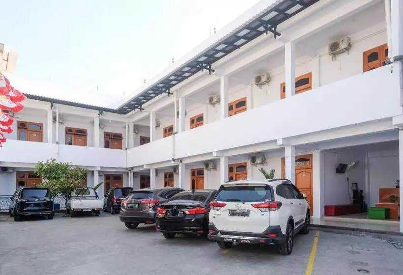 Hotelli Urbanview Syariah Wisma Nabil Solo