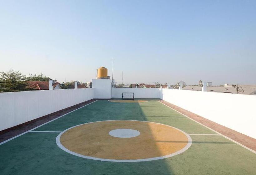 Otel Urbanview Syariah Wisma Nabil Solo