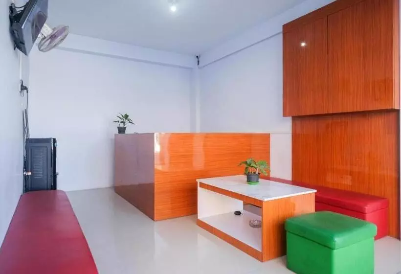 Hotelli Urbanview Syariah Wisma Nabil Solo