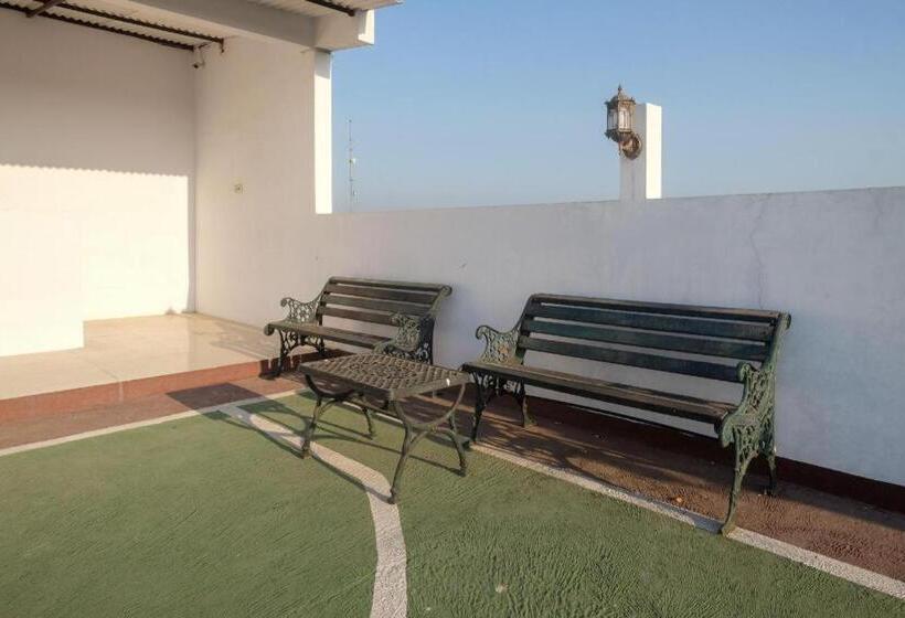 Otel Urbanview Syariah Wisma Nabil Solo