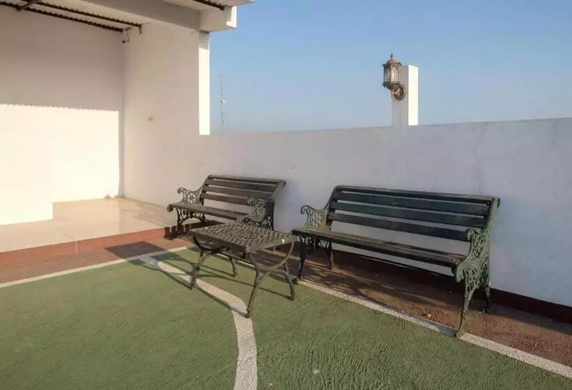 Hotelli Urbanview Syariah Wisma Nabil Solo