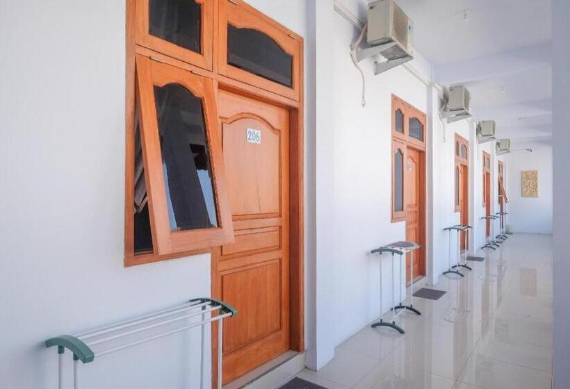 Otel Urbanview Syariah Wisma Nabil Solo