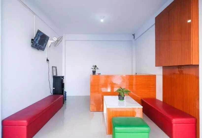 Hotelli Urbanview Syariah Wisma Nabil Solo