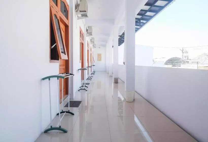 Hotelli Urbanview Syariah Wisma Nabil Solo