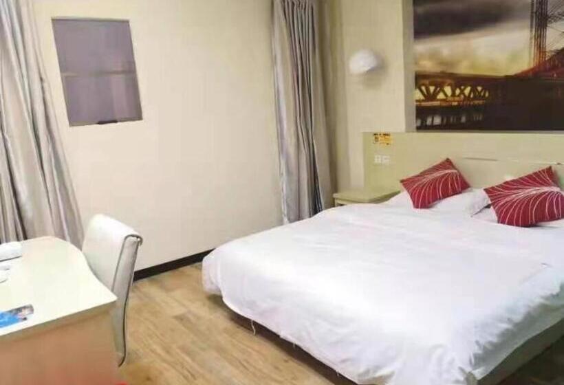 Thank Hotel Guizhou Longli County Lanban Street Pedestrian Street