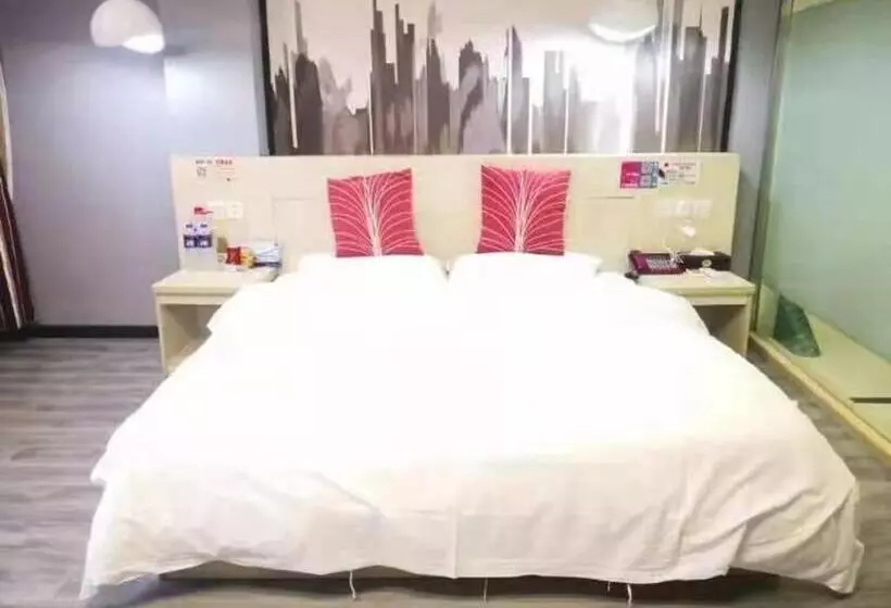 Thank Hotel Guizhou Longli County Lanban Street Pedestrian Street