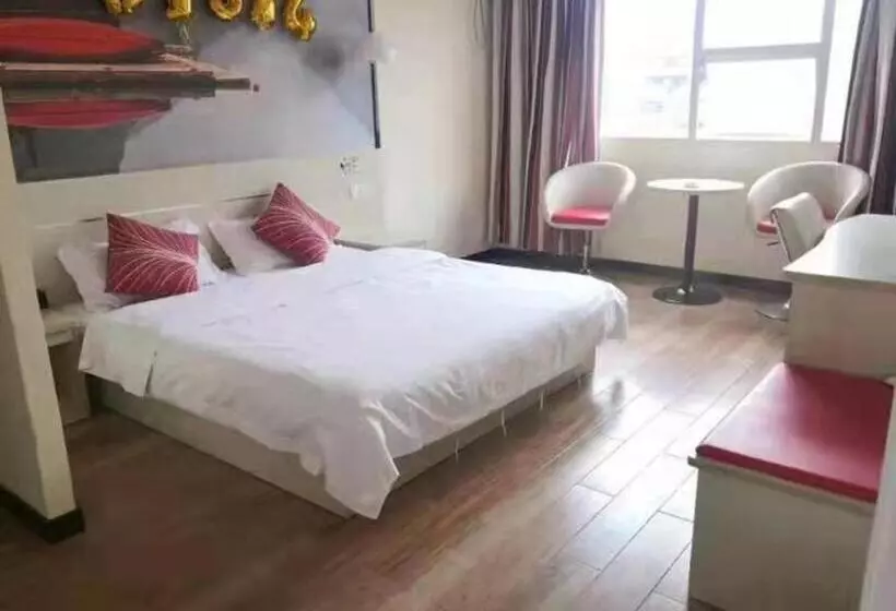 Thank Hotel Guizhou Longli County Lanban Street Pedestrian Street