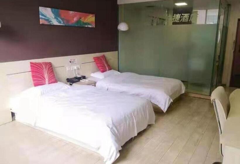 Thank Hotel Guizhou Longli County Lanban Street Pedestrian Street