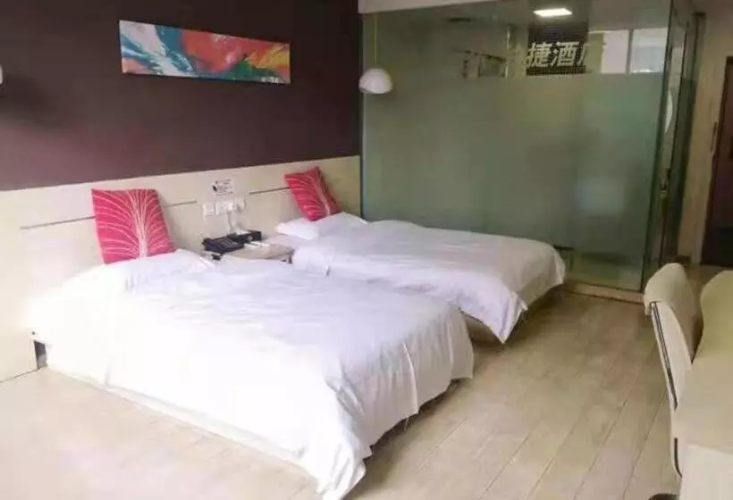 Thank Hotel Guizhou Longli County Lanban Street Pedestrian Street