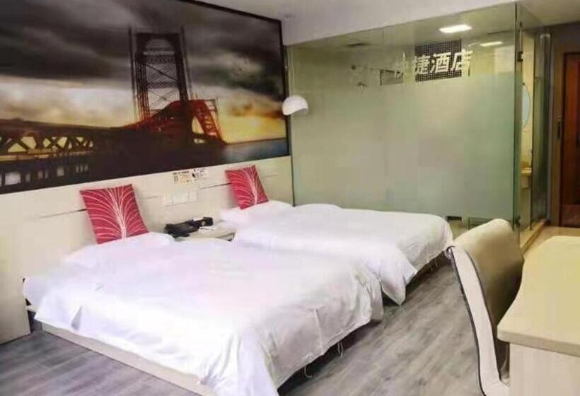 Thank Hotel Guizhou Longli County Lanban Street Pedestrian Street