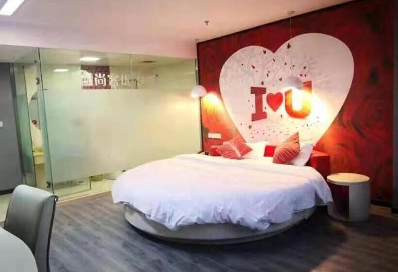 Thank Hotel Guizhou Longli County Lanban Street Pedestrian Street