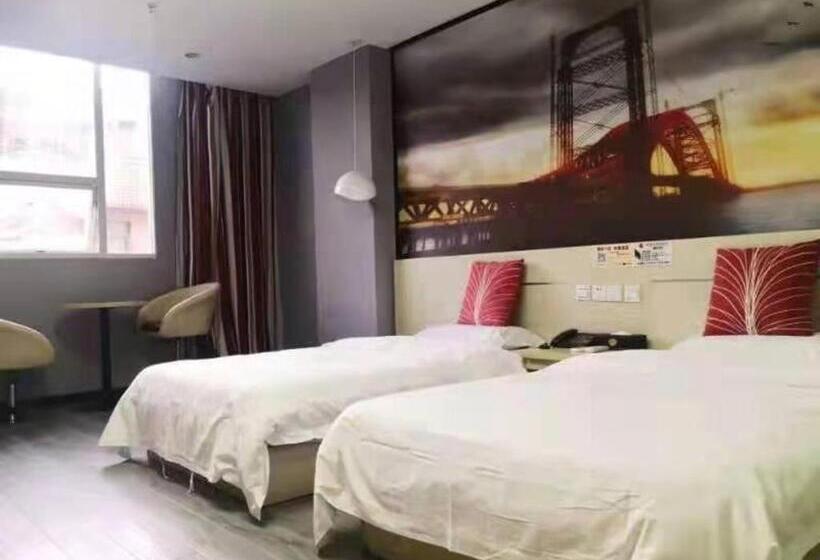 Thank Hotel Guizhou Longli County Lanban Street Pedestrian Street