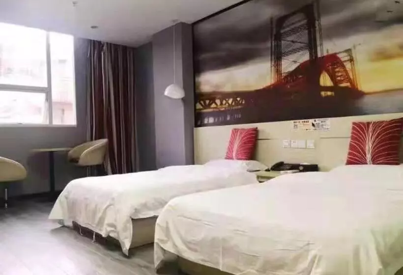 Thank Hotel Guizhou Longli County Lanban Street Pedestrian Street