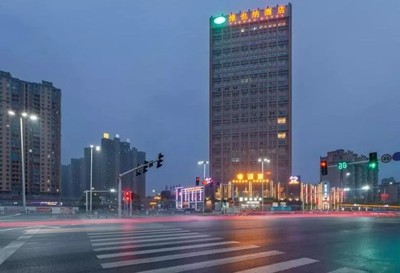 Vienna Hotel Nanchang New Grand Hongcheng Market Xianghu 1st Hospital