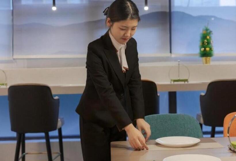 Gya Hotel Chengdu Global Center Jinchenghu Metro Station