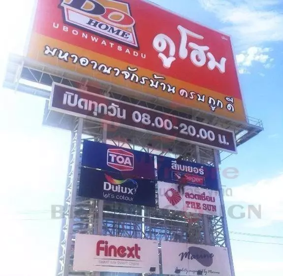 ホテル Chainarong Road