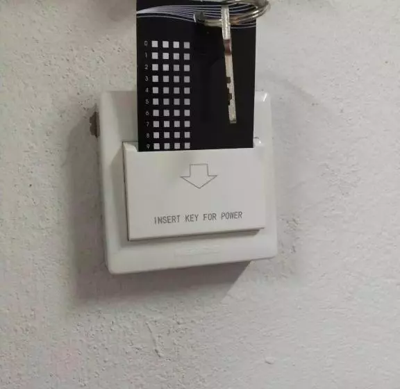 ホテル Chainarong Road