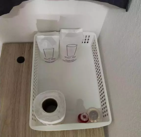 ホテル Chainarong Road