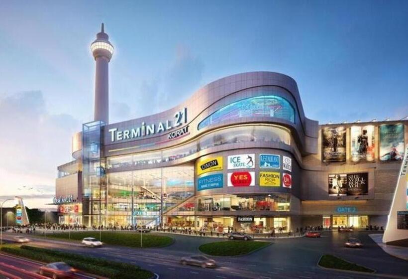 ホテル Chainarong Road