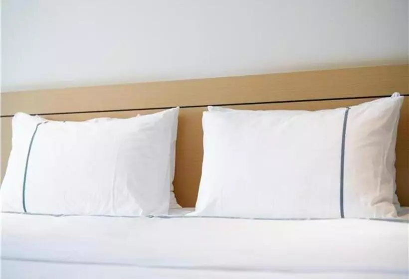 Hotelli City Comfort Inn Maoming Donghuicheng Cultural Plaza