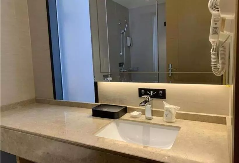 Hotelli City Comfort Inn Maoming Donghuicheng Cultural Plaza