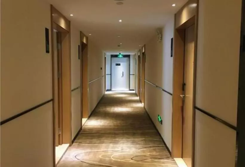 ホテル City Comfort Inn Wuzhou High Speed Railway Station Canghai Lake Park