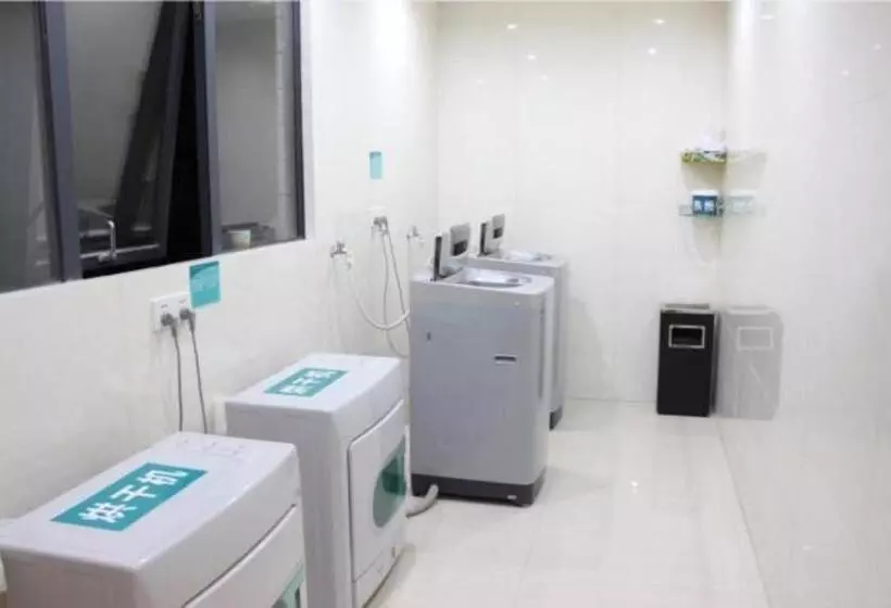 ホテル City Comfort Inn Wuzhou South High Speed Railway Station