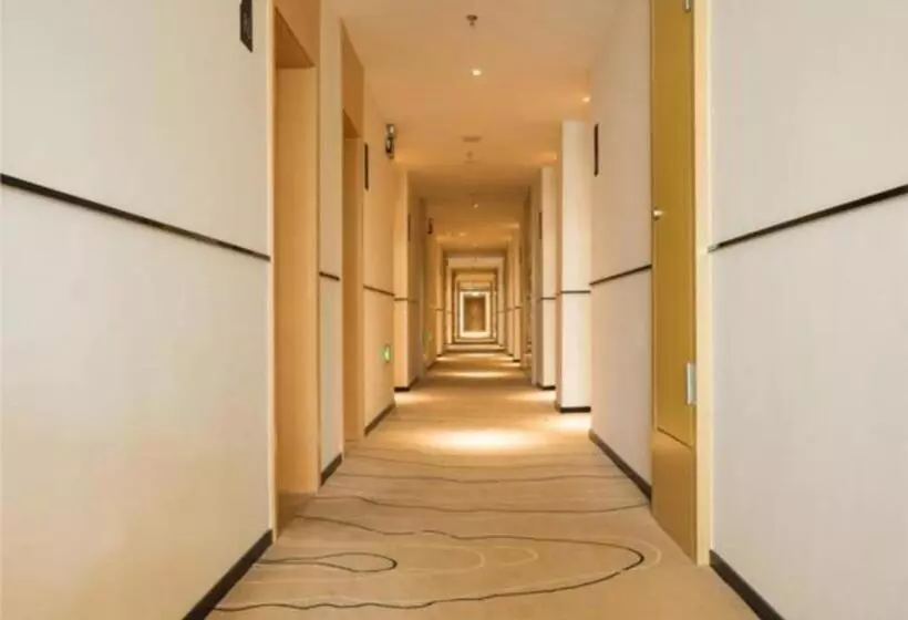 ホテル City Comfort Inn Zhangjiakou Municipal Government High Speed Railway Station North Institute