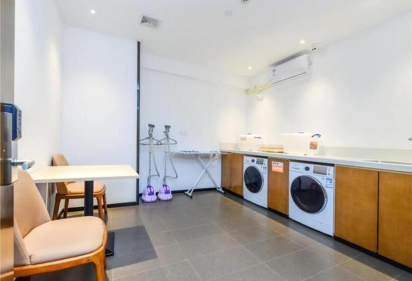 Otel Jtour Inn Hechi Yizhou Municipal Central Plaza