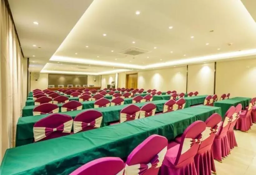 ホテル Jtour Inn Hechi Yizhou Municipal Central Plaza