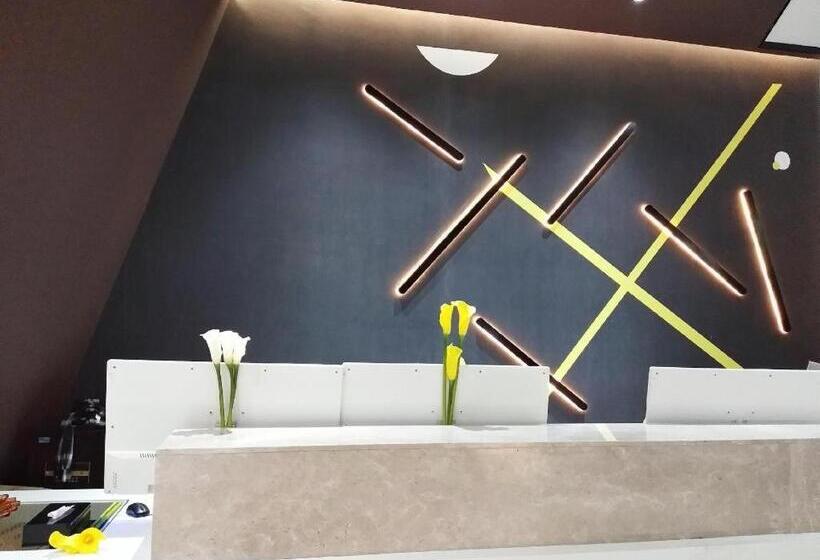 Iu Hotels·nanning Zoo Metro Station Rt Mart