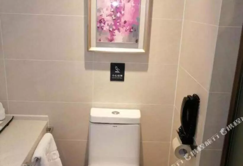 Lavande Hotels· Yueyang Linxiang Zhongfa