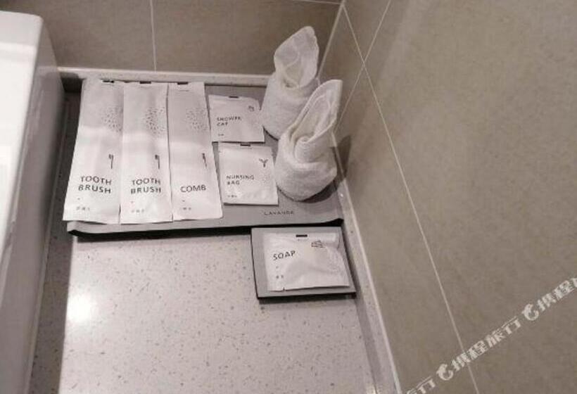 Lavande Hotels· Yueyang Linxiang Zhongfa